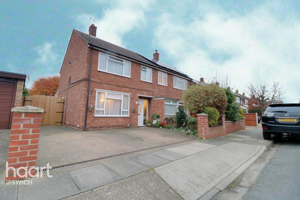 Road, Ipswich 3 bed semidetached house £280,000