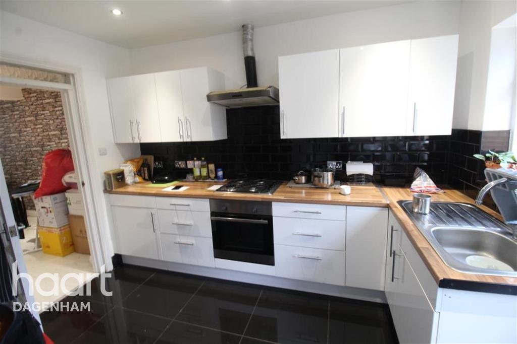 Standfield Road, Dagenham 2 bed terraced house £1,300 pcm (£300 pw)