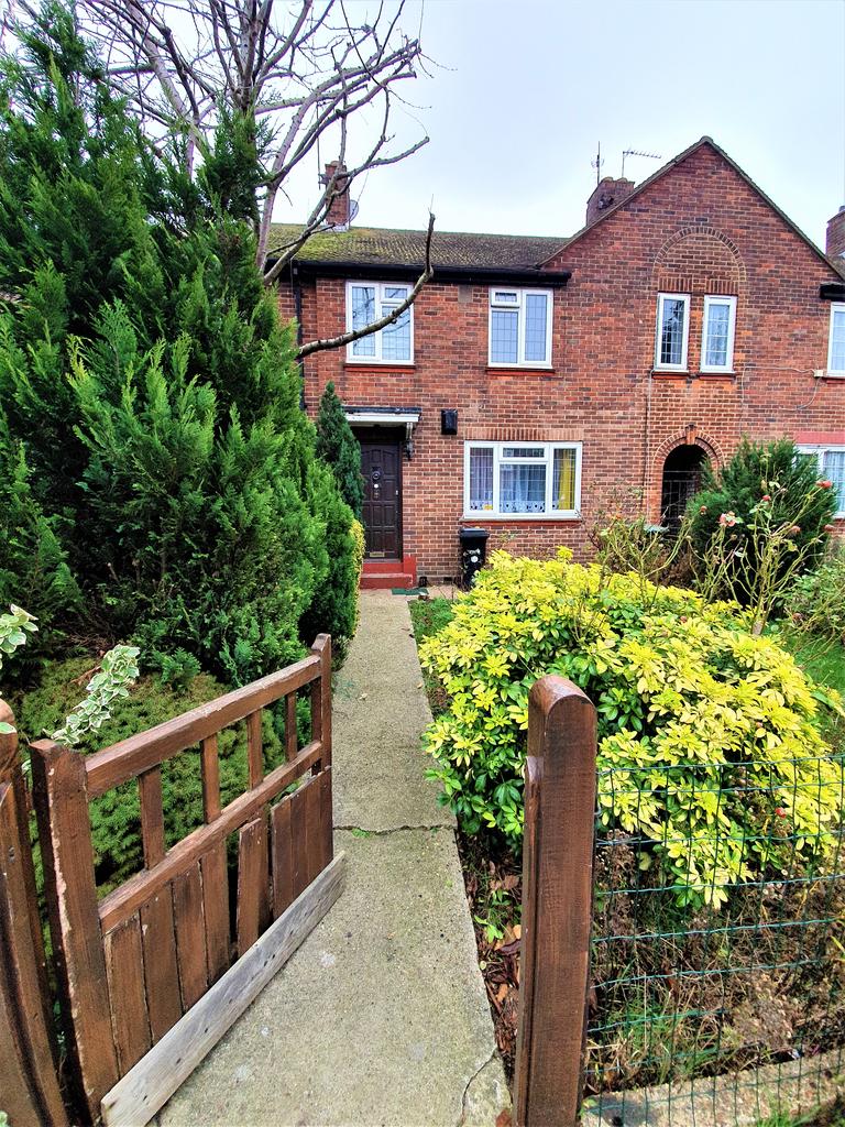 Barclay Road, Tottenham, London N18 3 bed detached house £1,700 pcm