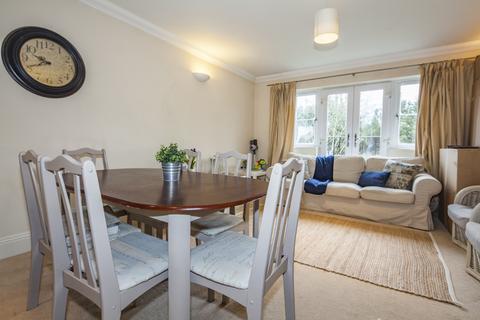 undefined, Flat 3, 30 Chiltern Court, Goring on Thames, RG8