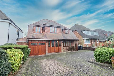 20 Broadstrood, Loughton, IG10 2SB