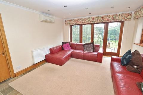 20 Broadstrood, Loughton, IG10 2SB