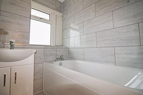 3 bedroom terraced house to rent, LANGLEY