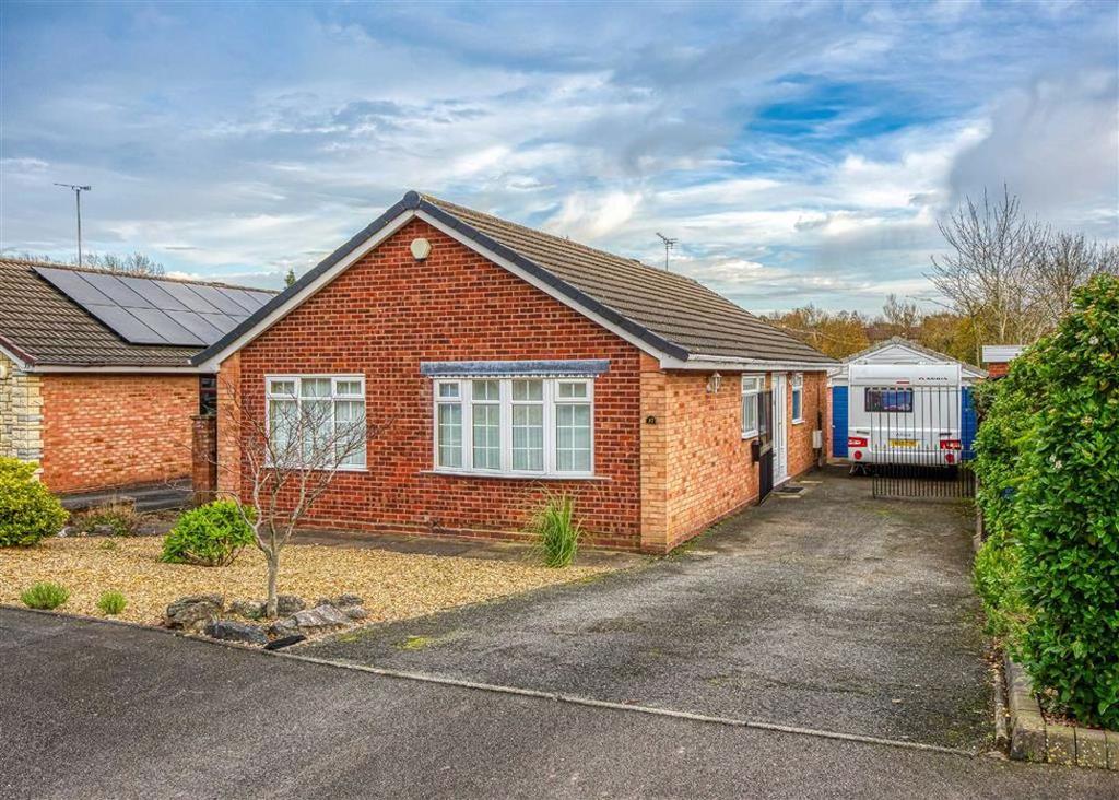 37, Bratch Park, Wombourne... 3 bed detached bungalow £335,000