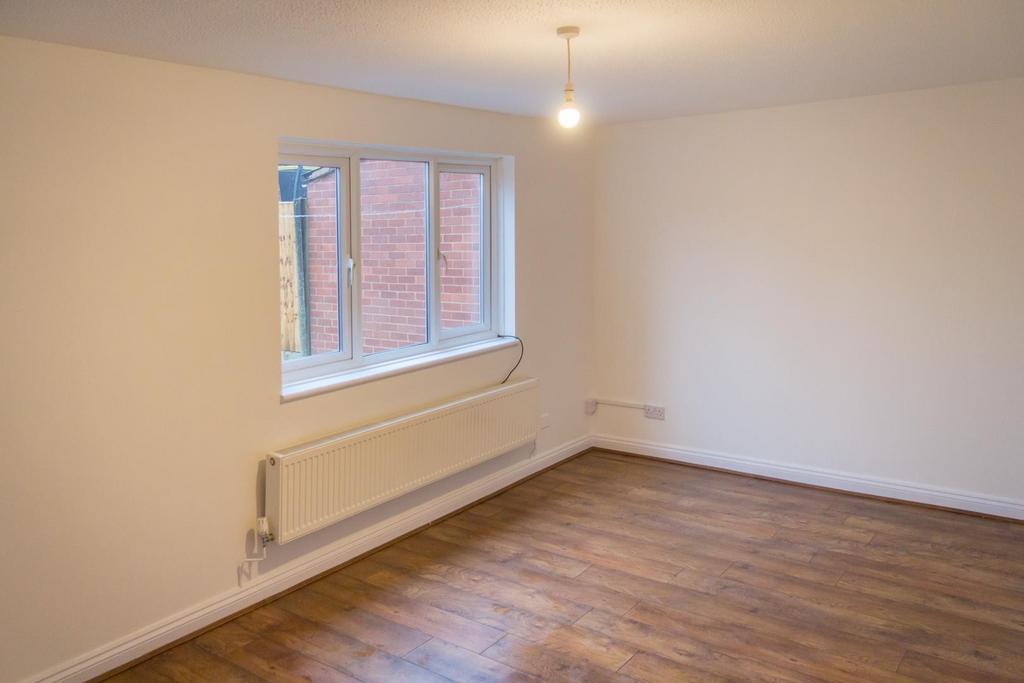 Mickleton Close, Redditch 3 bed property £900 pcm (£208 pw)