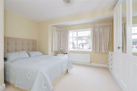 127 Chipstead Way, Woodmansterne, Banstead, SM7 3JJ