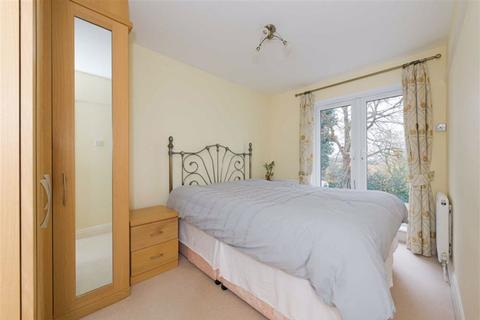 127 Chipstead Way, Woodmansterne, Banstead, SM7 3JJ