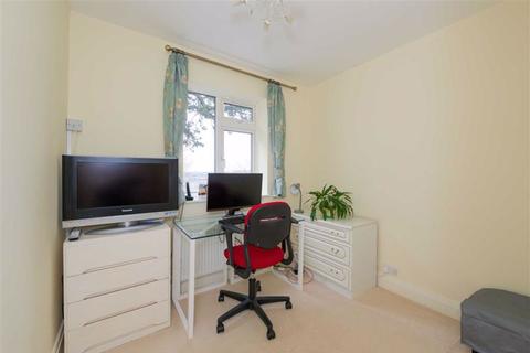 127 Chipstead Way, Woodmansterne, Banstead, SM7 3JJ