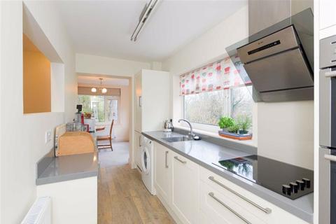 127 Chipstead Way, Woodmansterne, Banstead, SM7 3JJ