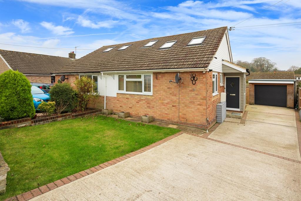 Greenbanks, Lyminge, Folkestone, CT18 3 bed semidetached bungalow £359,995