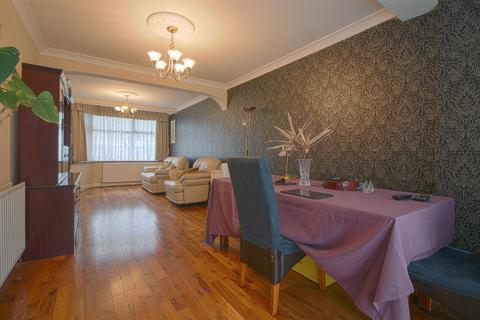 38 Tynemouth Drive, Enfield, EN1 4LS