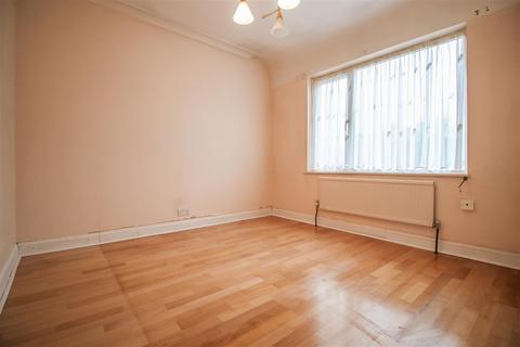 38 Tynemouth Drive, Enfield, EN1 4LS