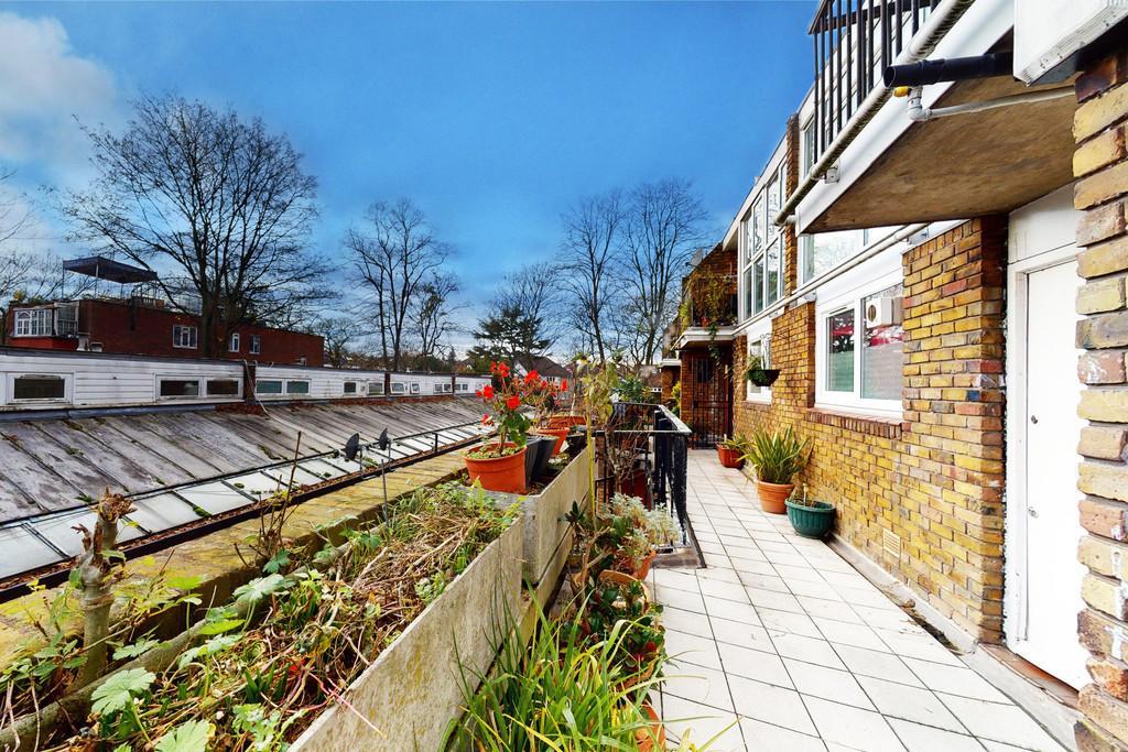 Longford Walk, Tulse Hill 3 bed apartment £1,450 pcm (£335 pw)