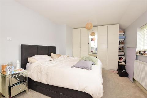 10 Willingale Close, Loughton, IG10 2BY