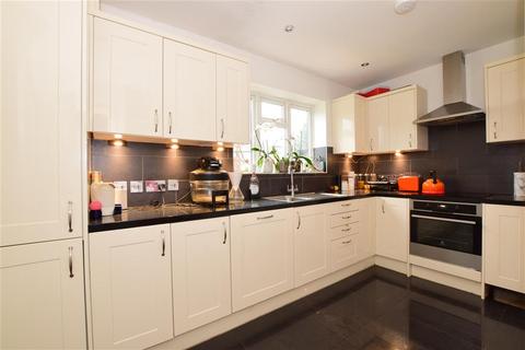 10 Willingale Close, Loughton, IG10 2BY