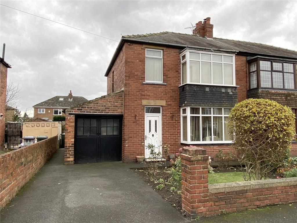 Windermere Road, Hanging Heaton, Dewsbury, WF12 3 bed semidetached house £164,995