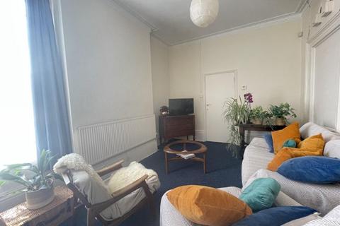 4 bedroom flat to rent, Saint Dunstans Street