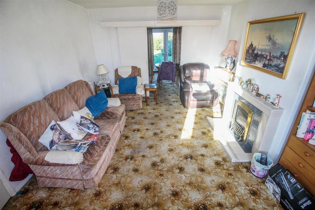 The Gardens, Radford Semele... 3 bed semidetached house £295,000