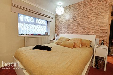 20 Ashbourne Road, Romford, RM3 7YT