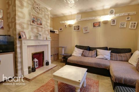 20 Ashbourne Road, Romford, RM3 7YT