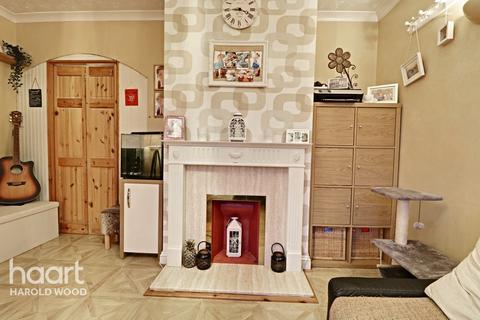 20 Ashbourne Road, Romford, RM3 7YT