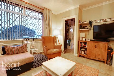 20 Ashbourne Road, Romford, RM3 7YT