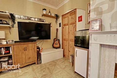 20 Ashbourne Road, Romford, RM3 7YT