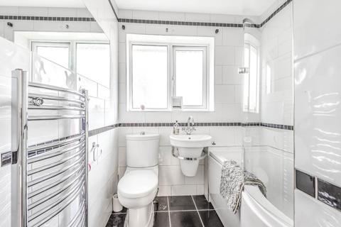 20 Hodges Close, Bagshot, GU19 5QS