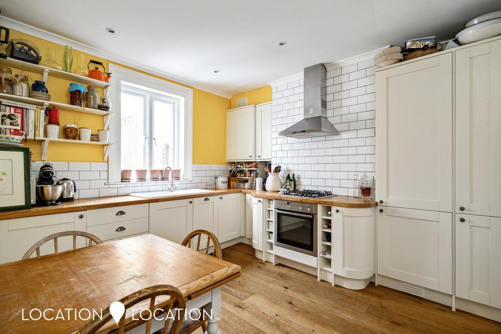Hawksley Road, N16 2 bed flat £600,000