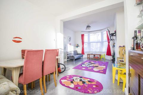 32 Kenneth Road, Romford, RM6 6LL