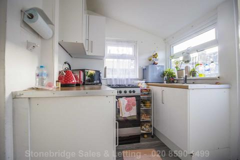 32 Kenneth Road, Romford, RM6 6LL