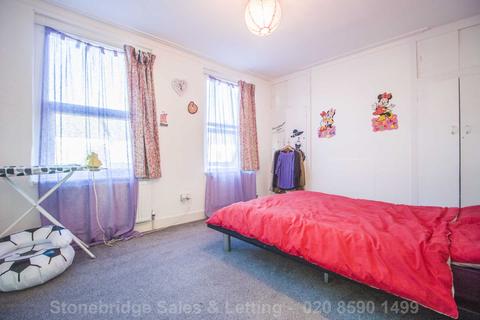 32 Kenneth Road, Romford, RM6 6LL