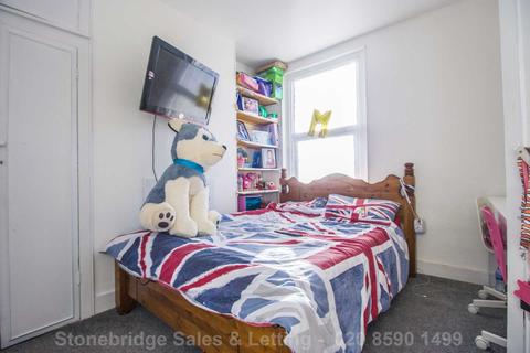 32 Kenneth Road, Romford, RM6 6LL