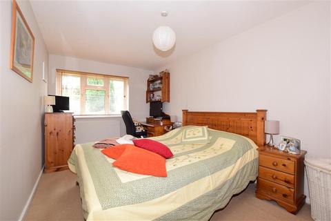 9 The Oval, Banstead, SM7 2QY