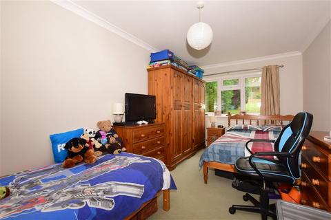 9 The Oval, Banstead, SM7 2QY