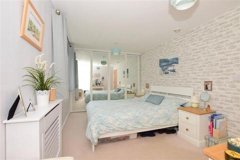 19 Alisander Close, Snodland, ME6 5SH