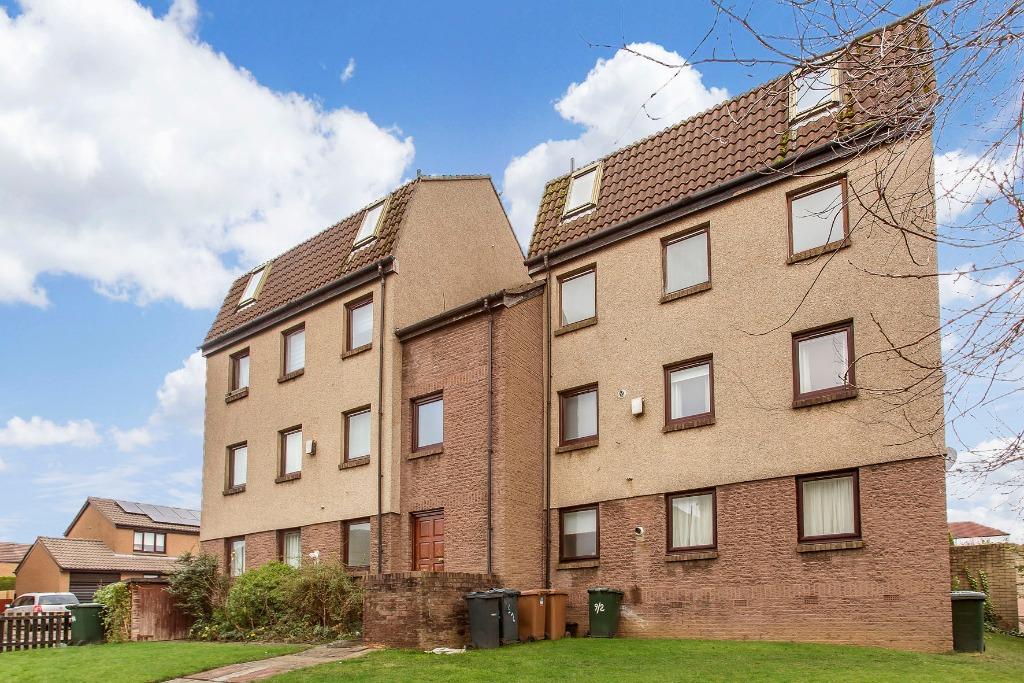 Stuart Crescent, East Craigs, Edinburgh, EH12 4 bed flat £975 pcm (£