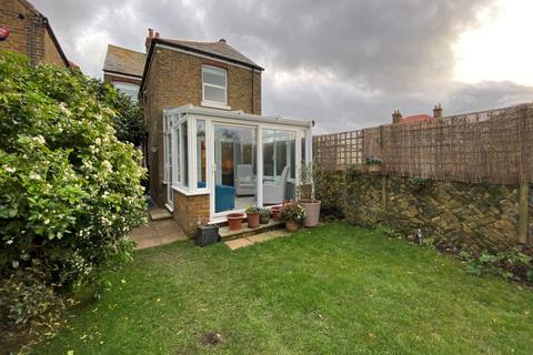 4 Devon Avenue, Walmer, Deal, CT14 7SE
