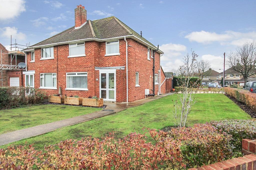 Upham Road, Old Walcot, Swindon, Wiltshire, SN3 3 bed semidetached house £320,000
