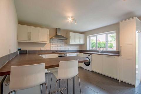 3 bedroom detached house to rent, Clandon Drive, Carrington