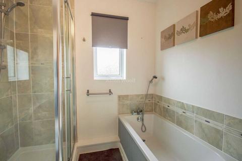 3 bedroom detached house to rent, Clandon Drive, Carrington