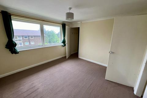 2 bedroom maisonette to rent, Wokingham Road,  Bracknell,  RG42