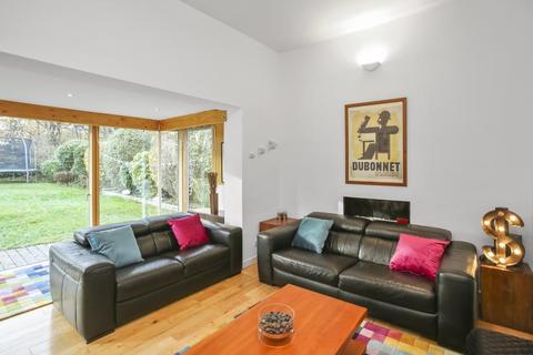 18 Duddingston Row, Edinburgh, EH15 3NB