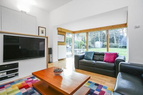 18 Duddingston Row, Edinburgh, EH15 3NB