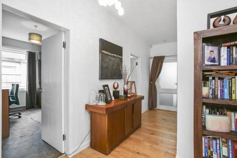 18 Duddingston Row, Edinburgh, EH15 3NB