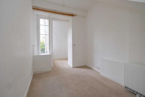 1 bedroom apartment to rent, Royal Crescent, Bath