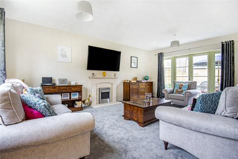 13 Beecham Close, Cirencester, GL7 1HT