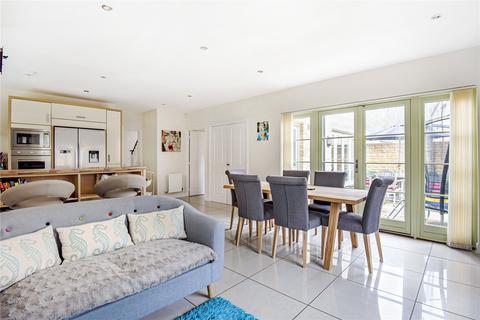 13 Beecham Close, Cirencester, GL7 1HT
