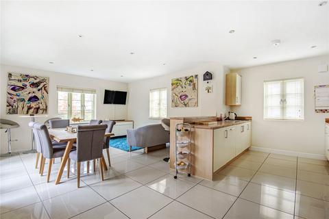 13 Beecham Close, Cirencester, GL7 1HT