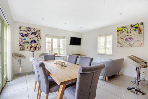 13 Beecham Close, Cirencester, GL7 1HT